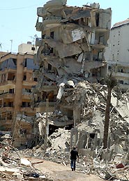 Imagen: Tres edificios en Dahiya, al sur de Beirut, totalmente en ruinas después de un ataque militar israelí. Autor: Guy Smallman / Oxfam